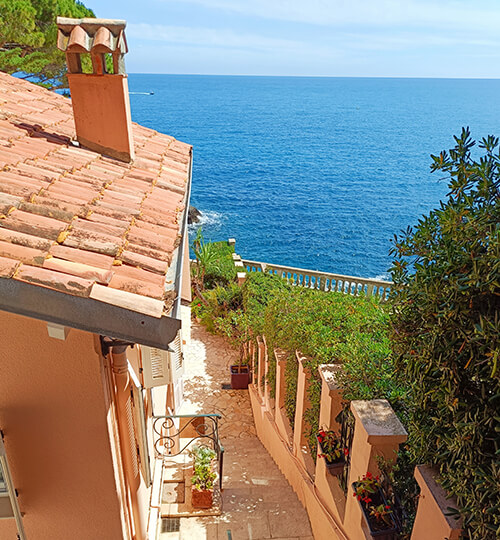 Borgo ai conti - Seaview-Costa Azzurra - La Magnolia - Esterno casa vista da camminamento
